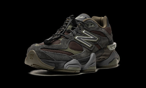 9060 "Blacktop/Dark Moss/Black"